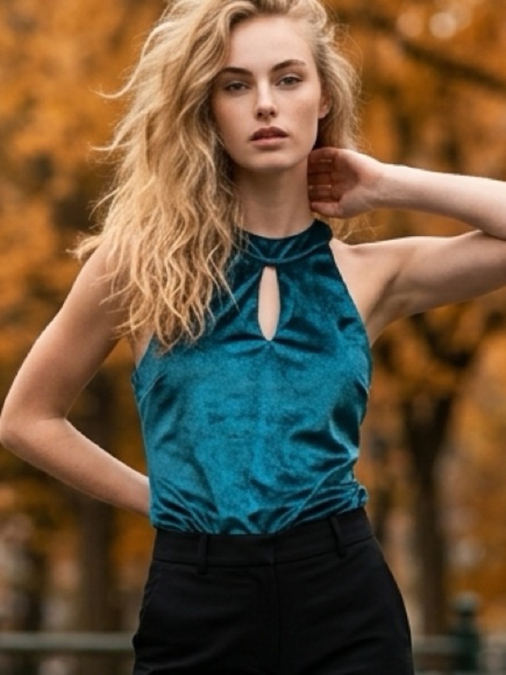 Sleeveless Teal Velvet Keyhole Halter Top - Women's
Size Small